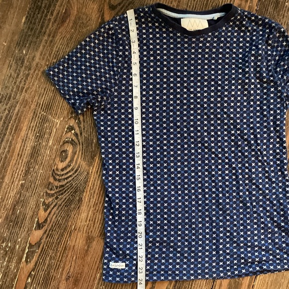 A. M. London Tee - Picture 4 of 8